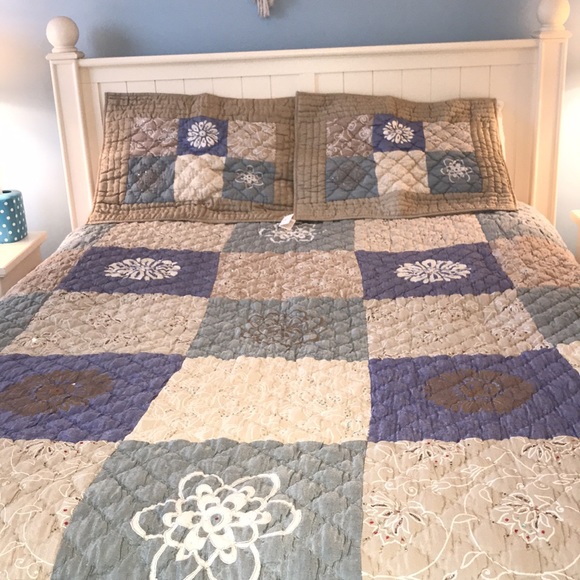 Quilted Comforter with Beading & 2 Pillow Shams - Picture 9 of 12